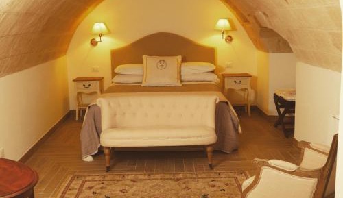 Deluxe Double Room with Side Sea View