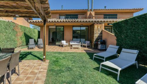 Villa with Garden View