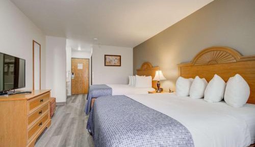 Queen Room with Two Queen Beds - Non-Smoking