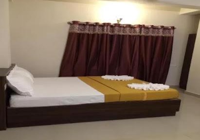 Deluxe Double Room (2 Adults + 1 Child)