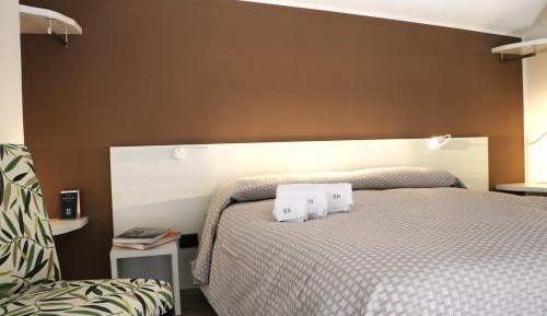 Deluxe One-Bedroom Apartment with City View