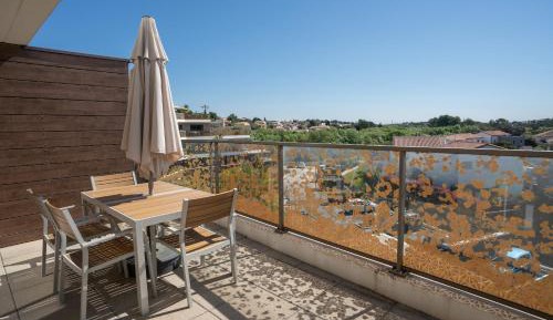 Superior One-Bedroom Apartment with Balcony