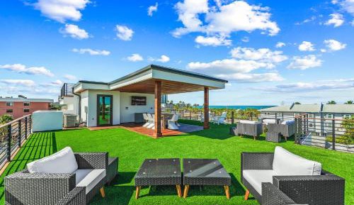 Six-Bedroom Holiday Home