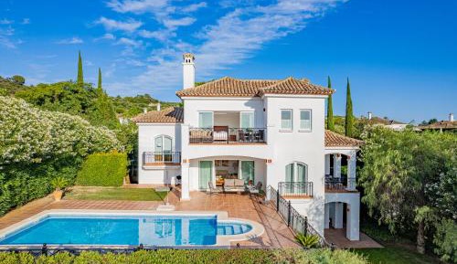 Four-Bedroom Villa with Private Pool (8 People)