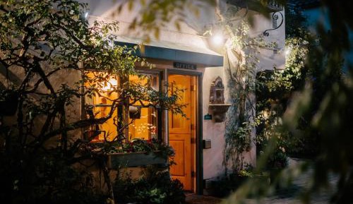 Street Facing Three Bed Family Room 