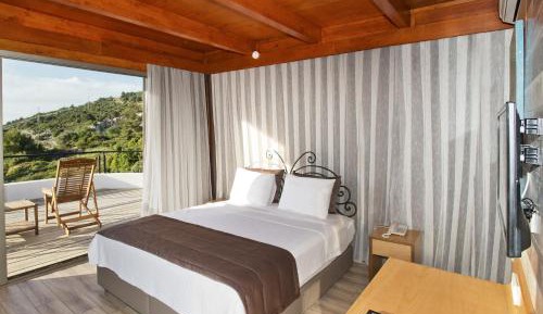 Suite with Terrace and Sea View