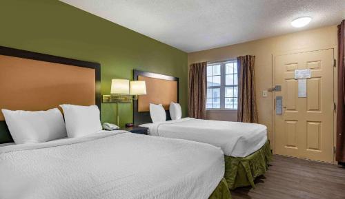 Studio with Two Double Beds - Non-Smoking