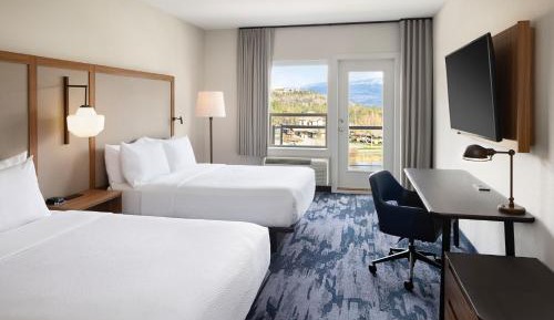 Queen Room with Two Queen Beds and Mountain View