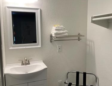 Queen Room - Non-Smoking