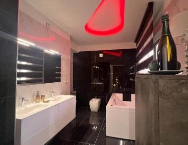 King Room with Spa Bath