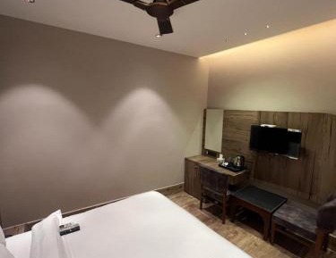 Deluxe Double Room (2 Adults + 1 Child)