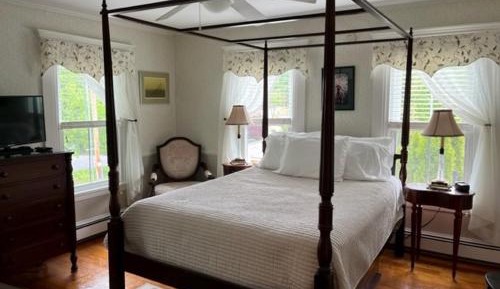 Standard Queen Room