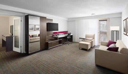 Executive Club King Suite with Sofa Bed - Club Lounge Access