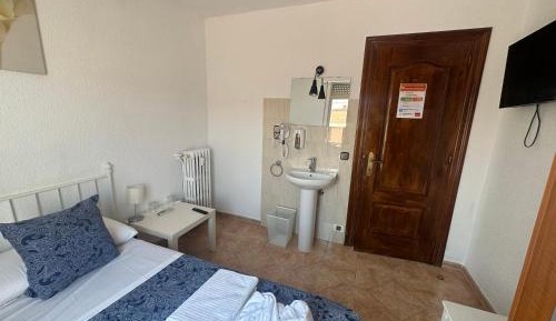 Small Double Room with Shared Bathroom