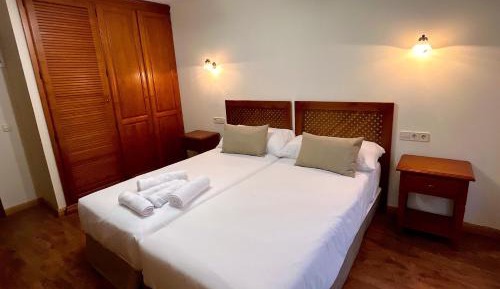 Twin Room with Private Bathroom
