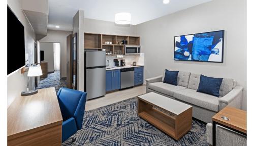 One Bedroom Suite with Bath Shower Combination