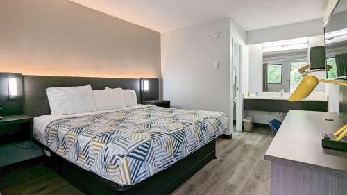 Double Room - Disability Access - Roll In Shower