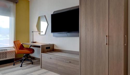 Standard Queen Room with Two Queen Beds - Communications Accessible