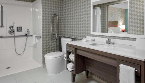 King Suite - Mobility Access/Non-Smoking