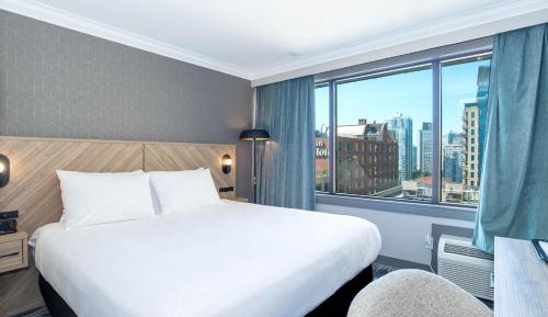 Standard Room, 1 King Bed, North Tower
