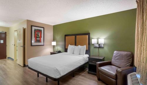 Queen studio with 1 Queen Bed - Disability Access/Non-Smoking