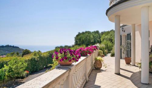 Superior One-Bedroom Apartment with Balcony