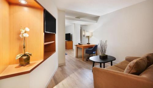 One-Bedroom Two Queen Suite