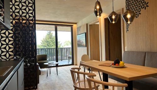 Apartment with Pool View 