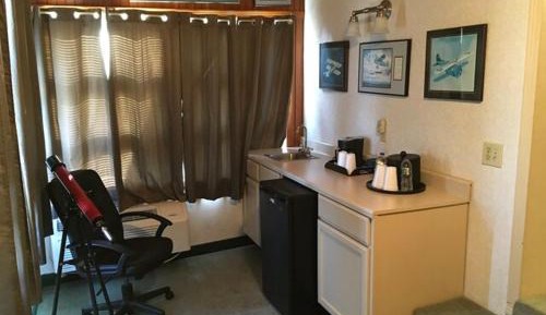 Deluxe King Suite