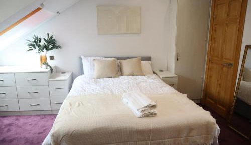 Deluxe Double Room with Private Bathroom