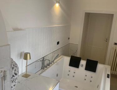 King Room with Spa Bath