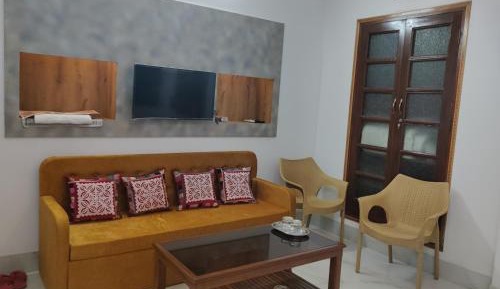 Deluxe Double Room (2 Adults + 1 Child)