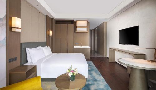 Deluxe King or Twin Room