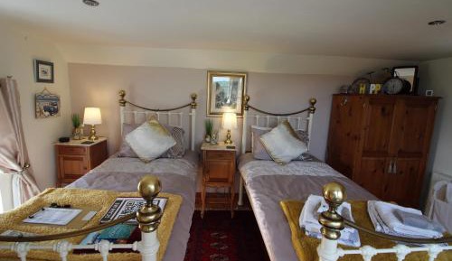 Twin Room with Shared Bathroom