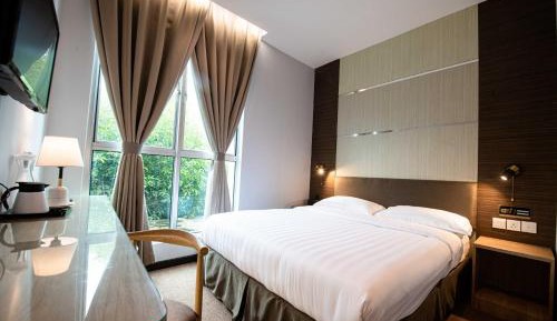 Standard Queen Room