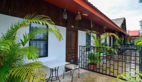 Bungalow with Garden View