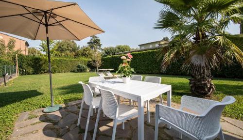 Apartment with Garden View