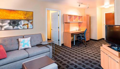 One-Bedroom Queen Suite
