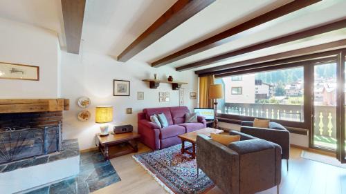 Apartment with Mountain View