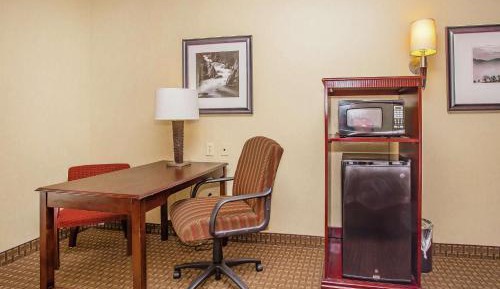 King Room with King Bed - Non-Smoking