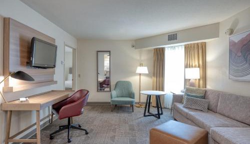 Two-Bedroom Suite with One Queen Bed and Two Double Beds - Non-Smoking