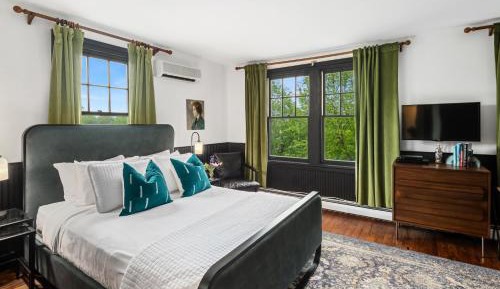 Standard Queen Room