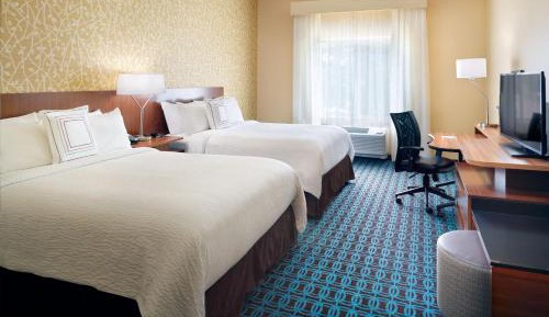 Queen Room with Two Queen Beds and Mountain View