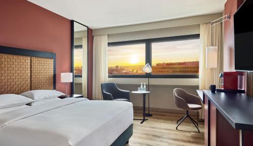 Sheraton Club Room, Club lounge access, Guest room, 1 King or 1 Queen