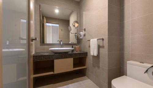 Premier King Room with Ocean View