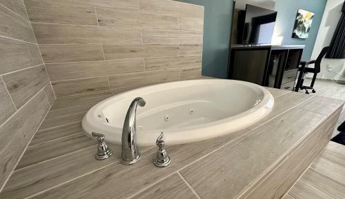 King Room with Spa Bath