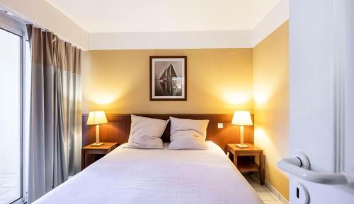 Prestige One-Bedroom Apartment (4 People)