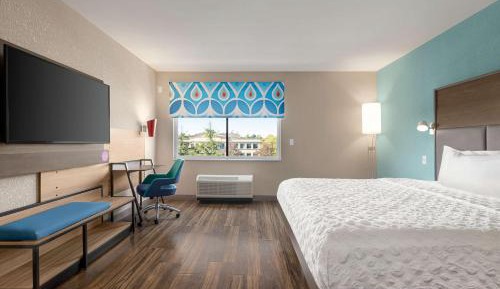 King Room with Accessible Tub - Mobility Access