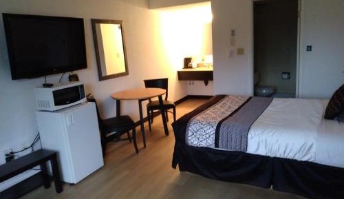 Standard Queen Room