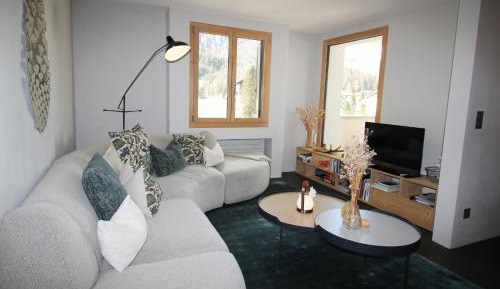 Apartment with Mountain View